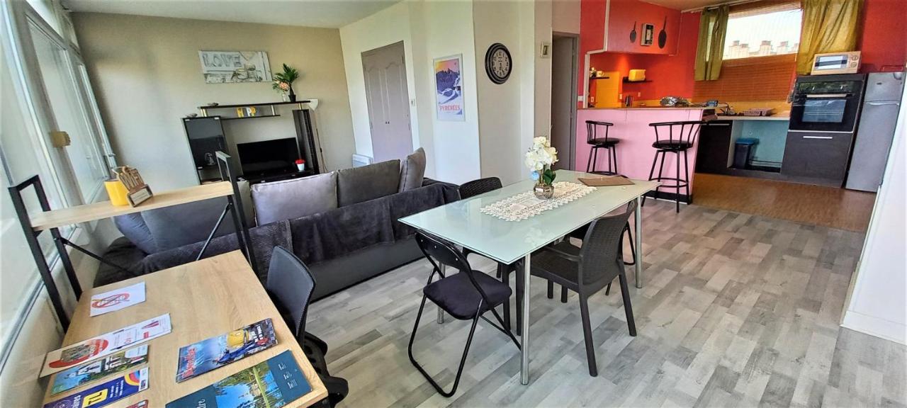 Cap Sud - 53M2- Vue Pyrenees- Hypercentre-Parking -Wifi Fibre Apartment Tarbes Luaran gambar