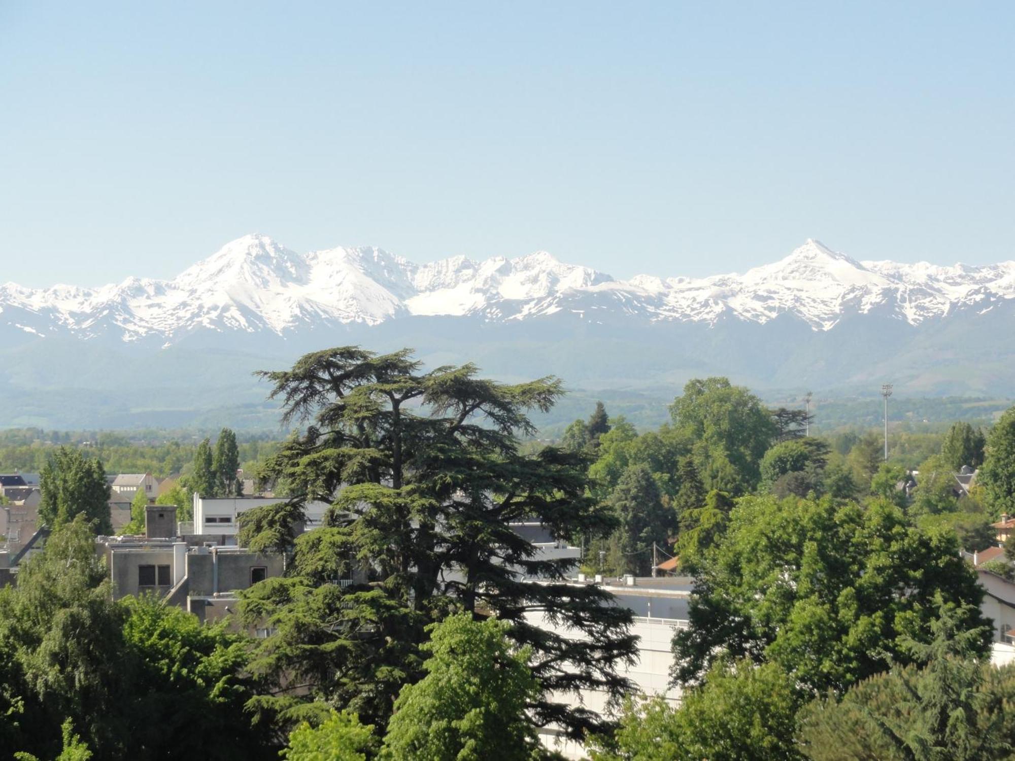 Cap Sud - 53M2- Vue Pyrenees- Hypercentre-Wifi Fibre -Nouvelle Literie Apartment Tarbes Luaran gambar